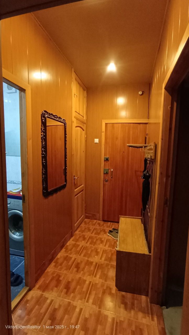 Продаю 3 комнатную квартиру, Юнусабад-11 кв., станция метро Юнусабад