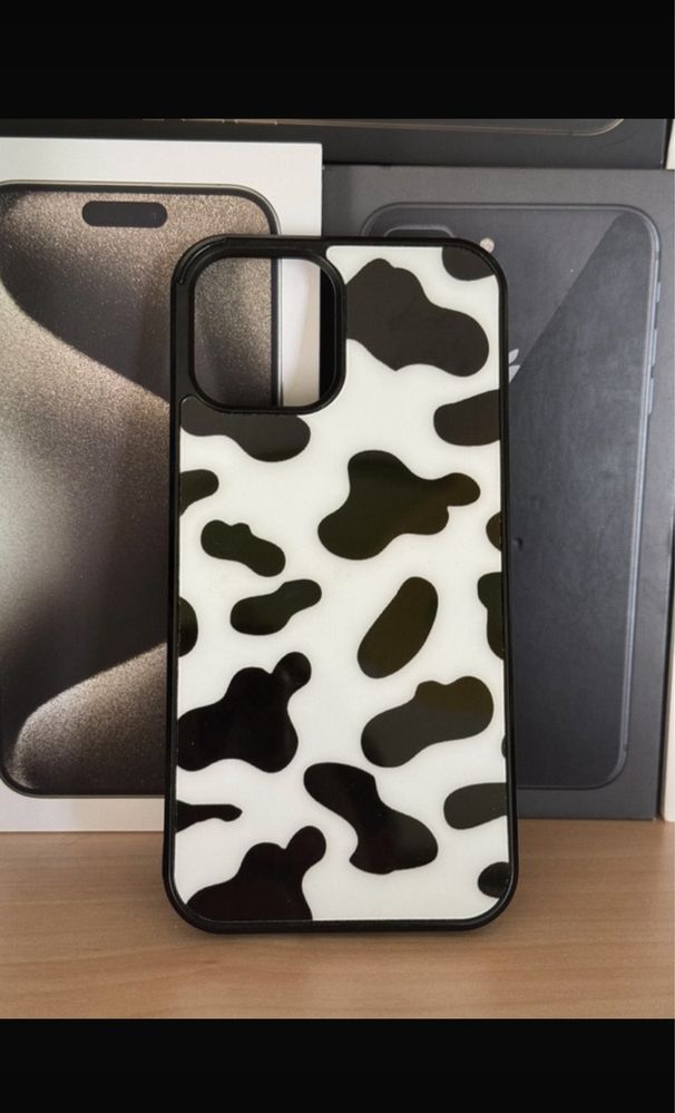 Husa 12 pro max cow print si inimi verzi