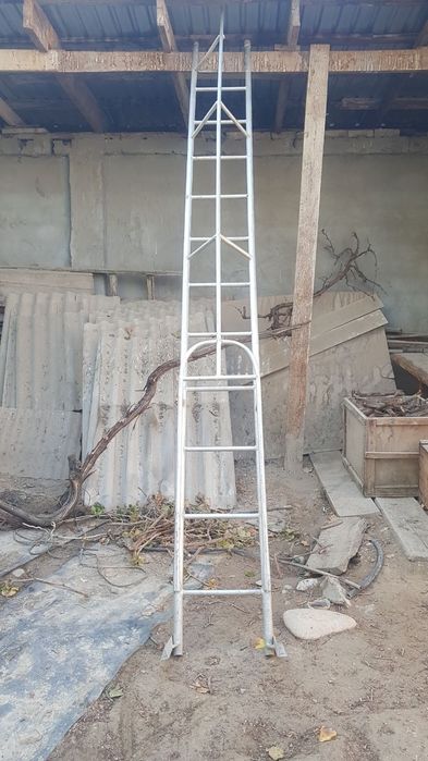 Продам лестницу лёгкую длина 4 метра