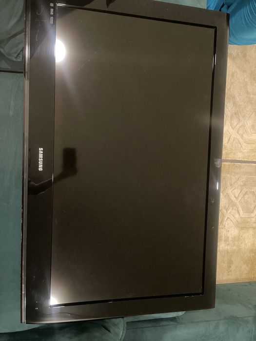 Продам телевизор Samsung LE40B530P7W в отличном состоянии