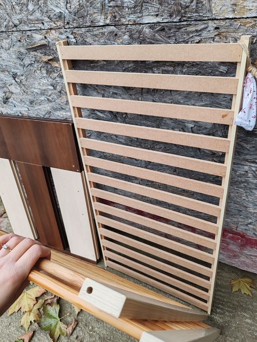 Donez pătuț  mentionez că nu are saltea