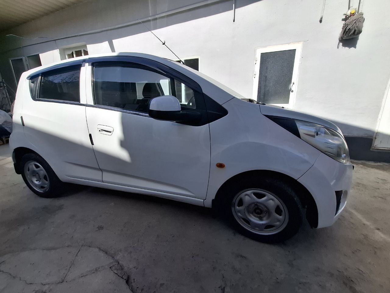 Spark sotiladi mashina