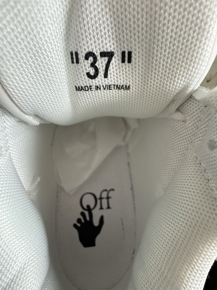 Off White ‘Out of office’ // Premium // 2025