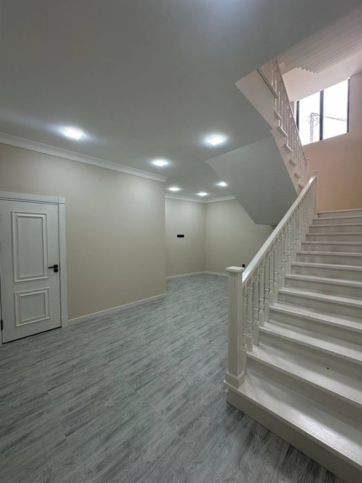 Продам Мирзо-Улугбекский районе Луначарском 1,3 соток 3 уровня 5 комна