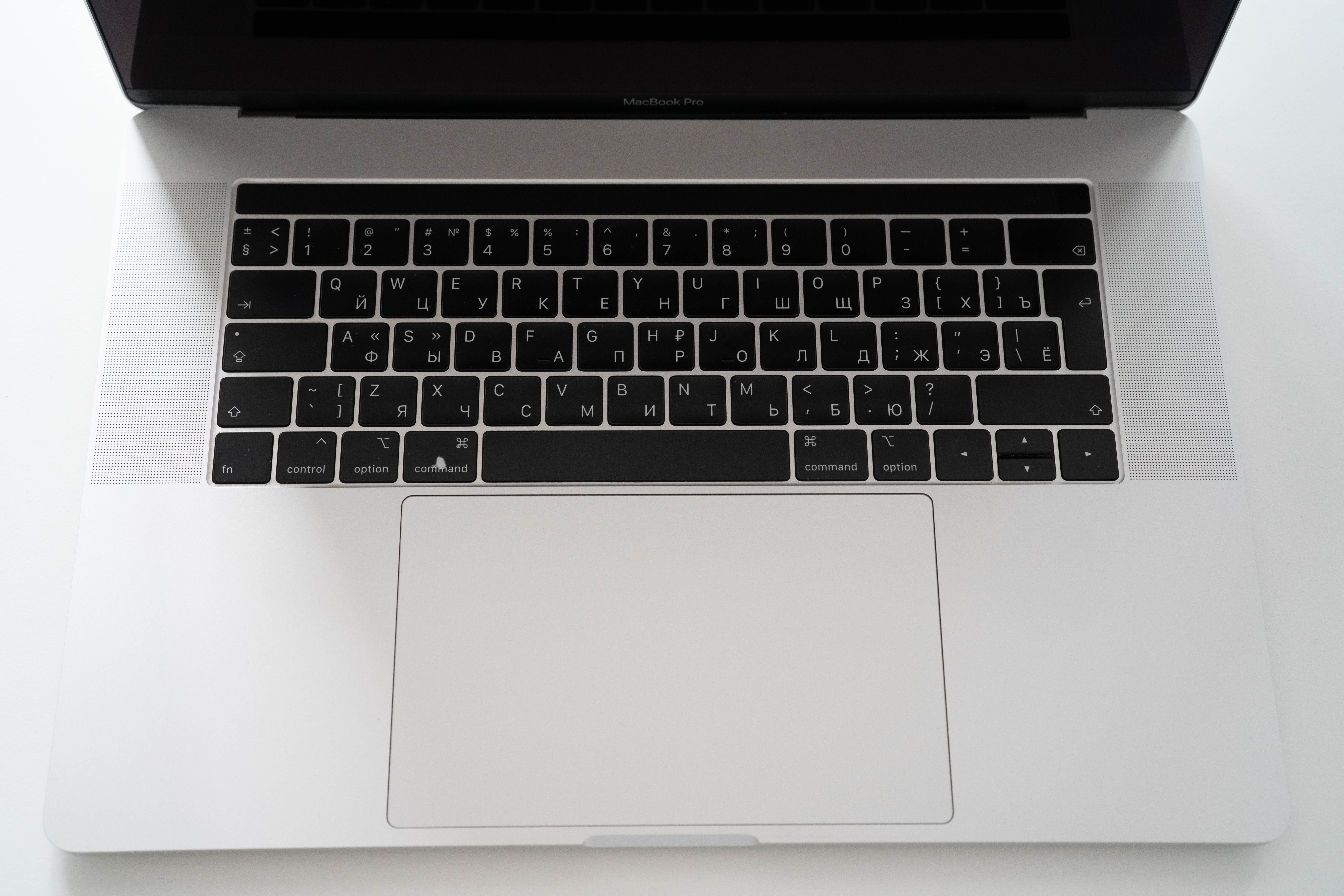 Apple Macbook pro 15,4 i9 32gb 1TB 2018 model A1990 RUS keyboard