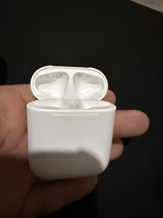 Продам оригинал кейс от airpods 2
