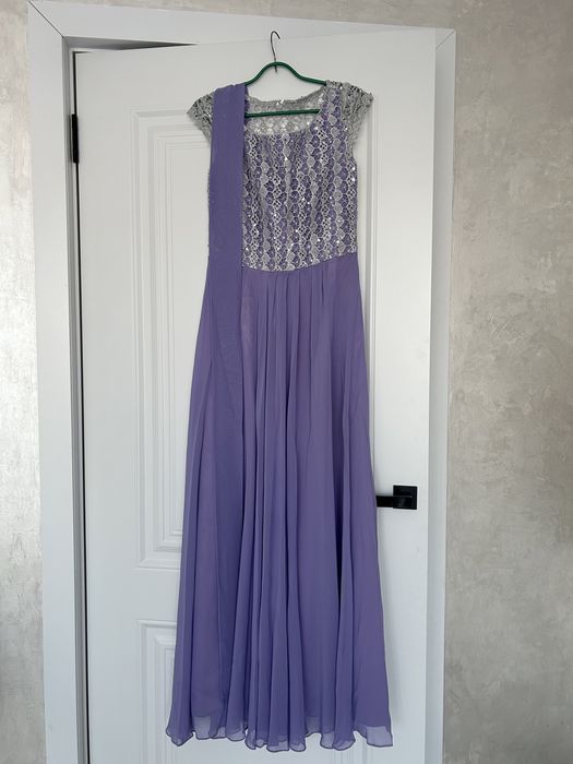 Продаются два вечерних платья и + в подарок туфли