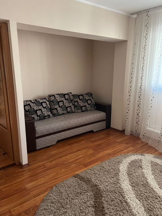 Închiriez apartament