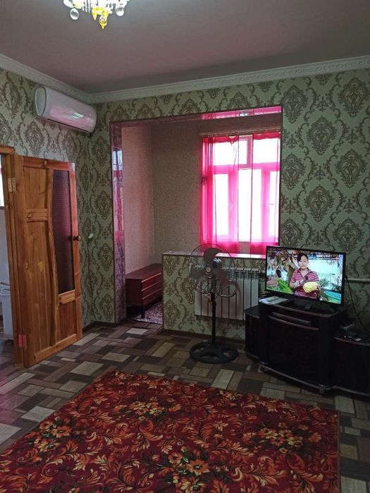 Сдаётся квартира на Чиланзаре 19квартале 1комнатная семье 300у.е