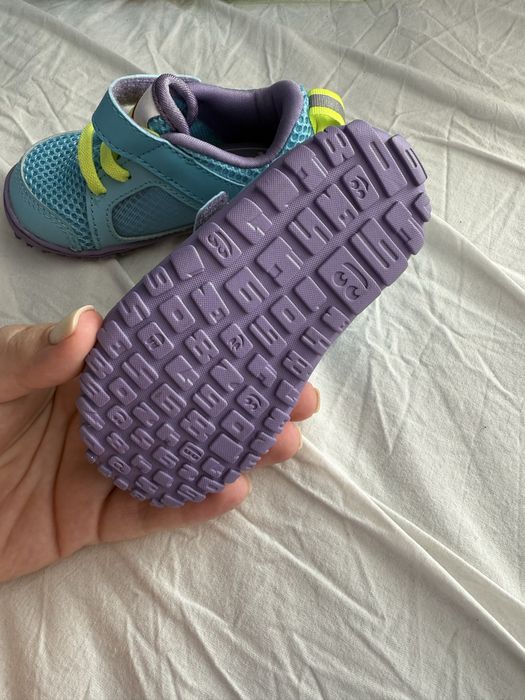 Vand adidasi Reebok