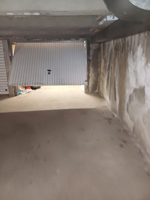 Отдават подземен гараж под наем