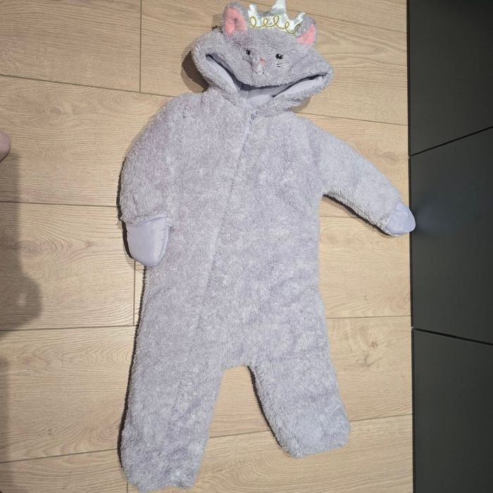 Комбинезон тёплый 9-12 мес 
9-12мес
120.000