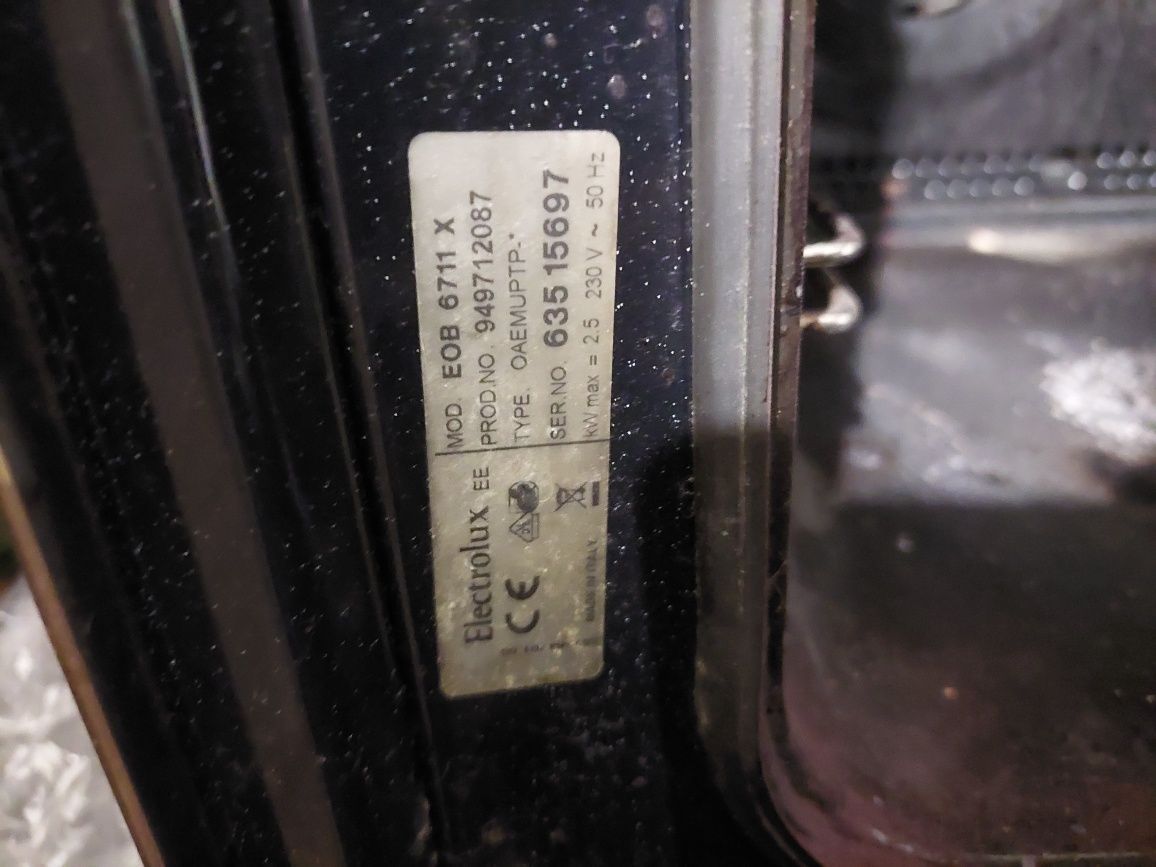 Фурна за вграждане Electrolux.