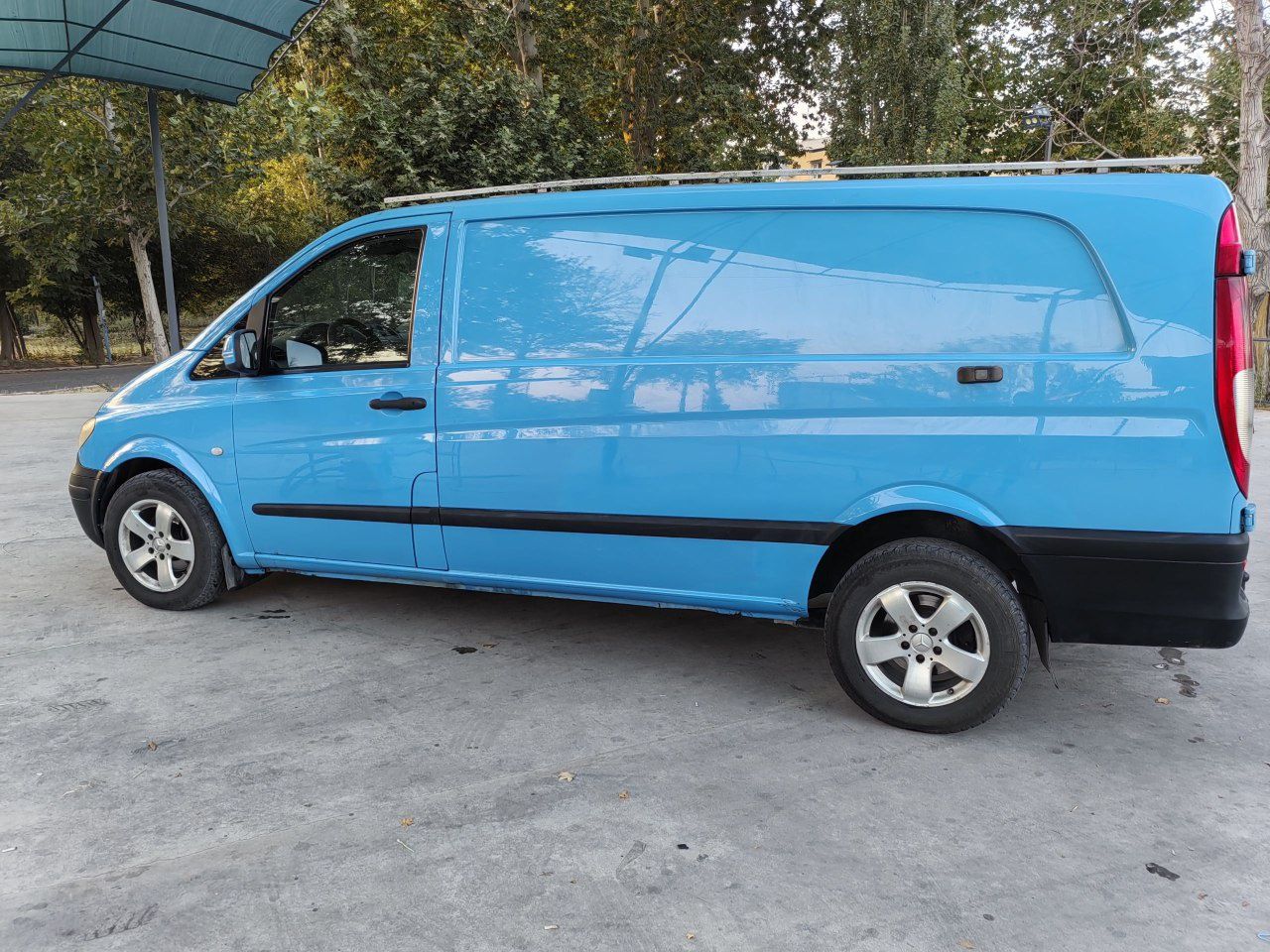 Продаётся mercedes vito состояние хорошее год 2006