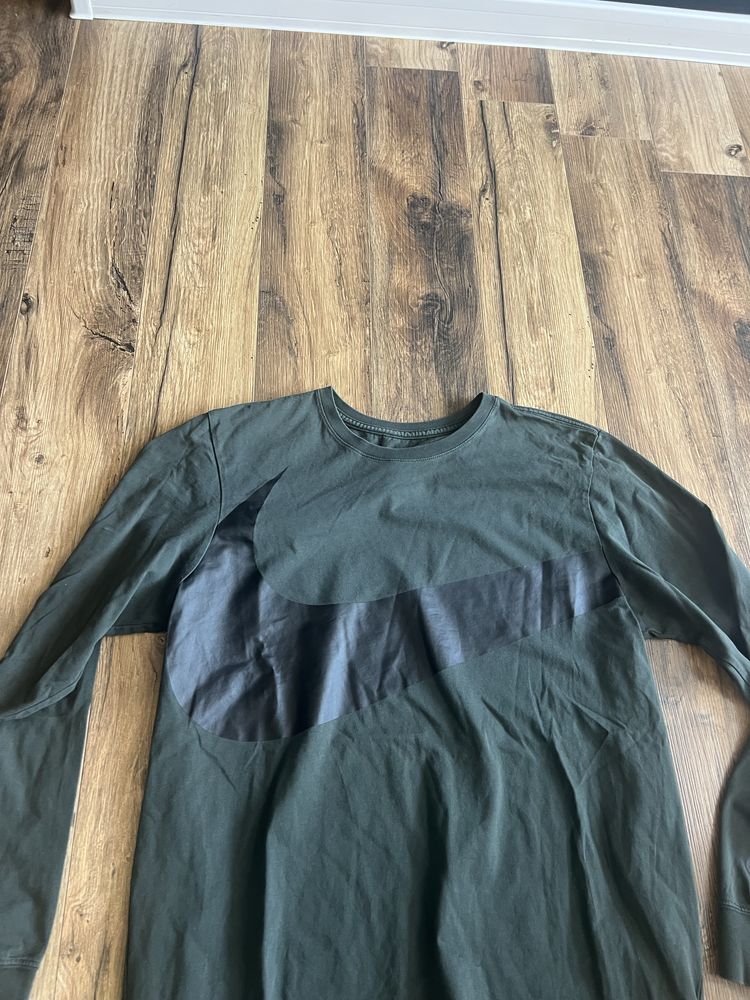 Nike Tee size M NWS