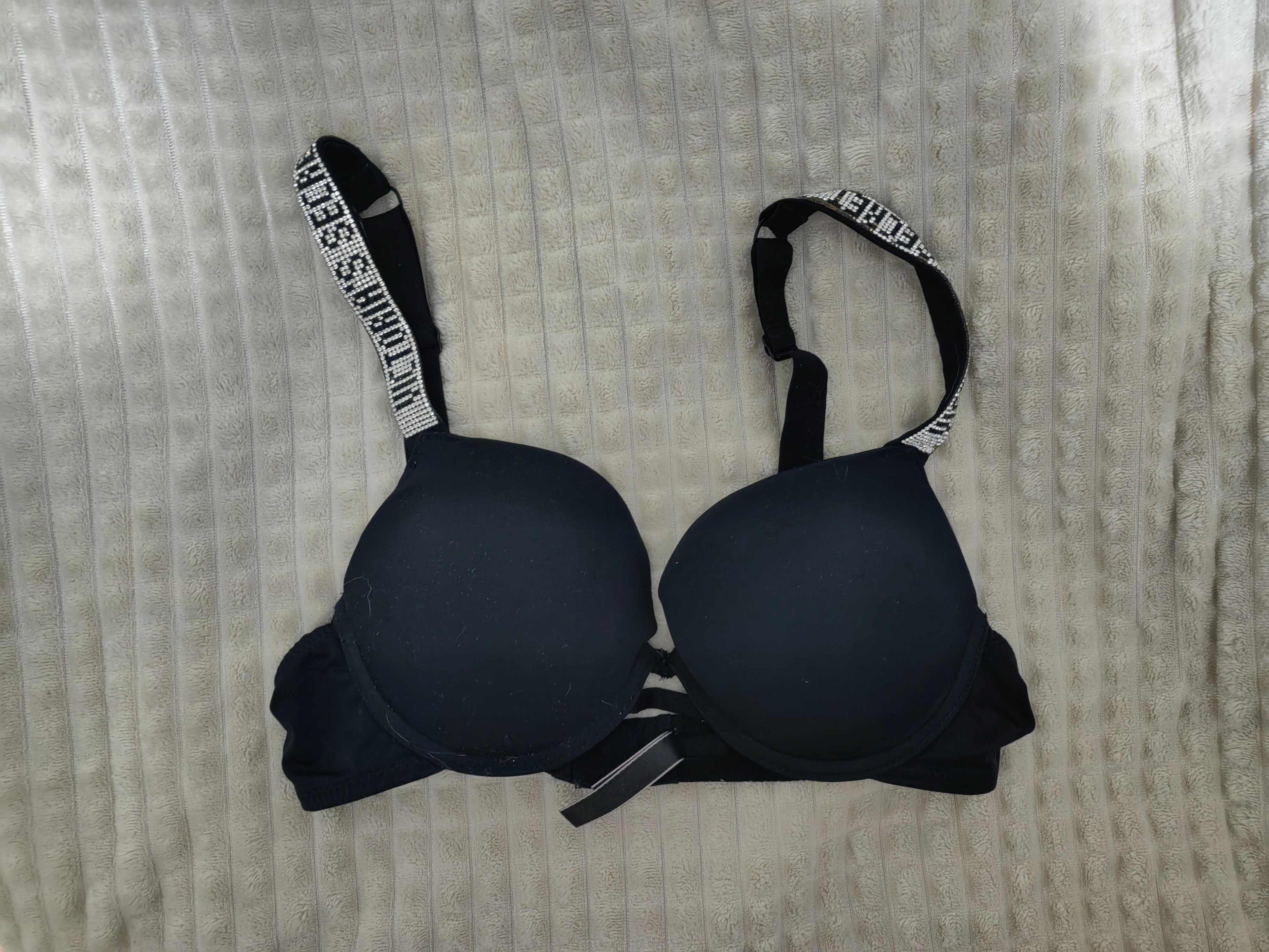Сутиени, корсети, комплекти Victoria Secret. Различни модели.