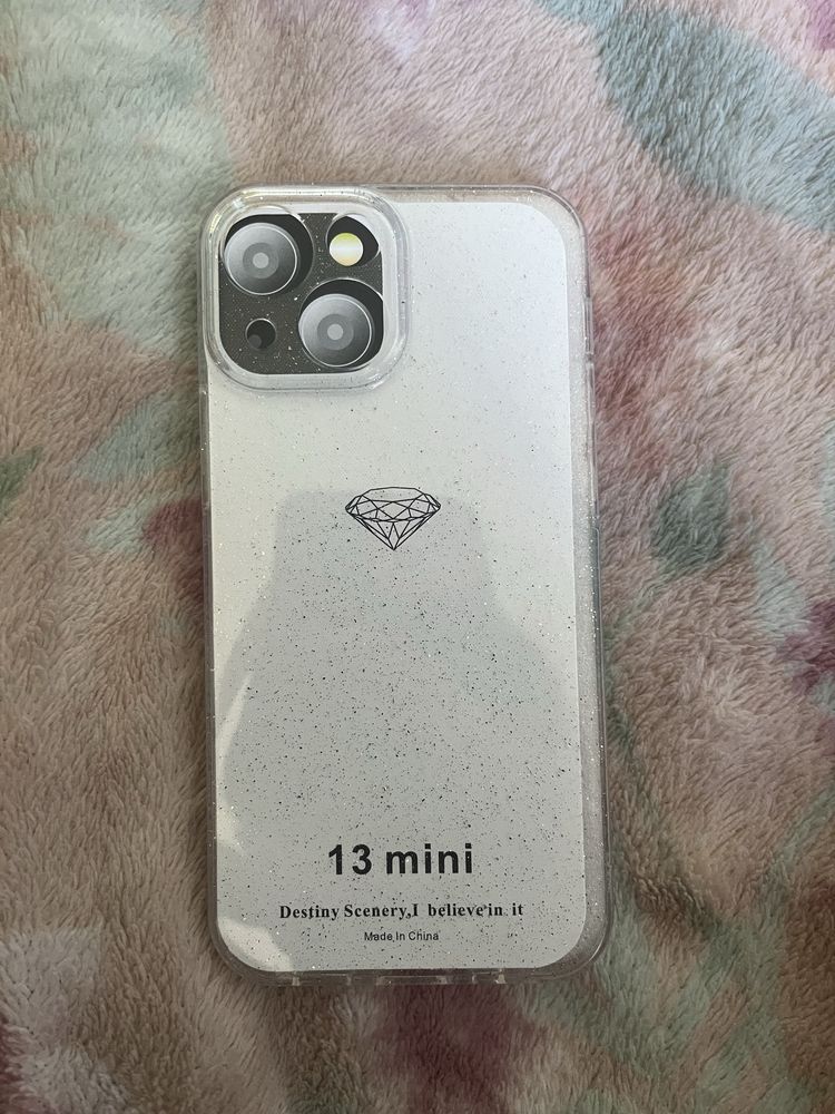 Два чисто нови калъфа за Iphone 13 mini