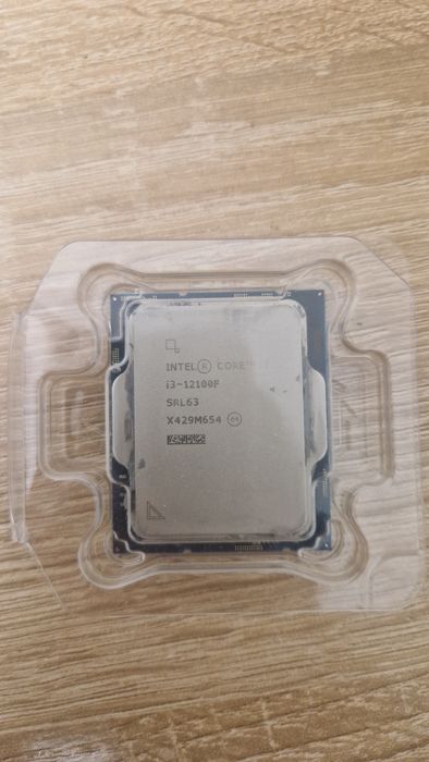 Продаю i3 12100f