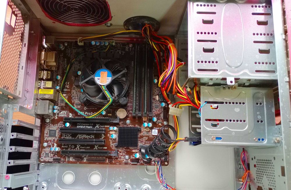 Розов персонален компютър