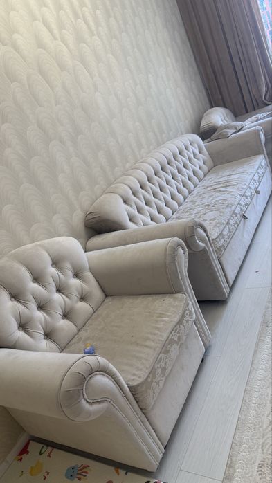 Продам диван с 2 креслами