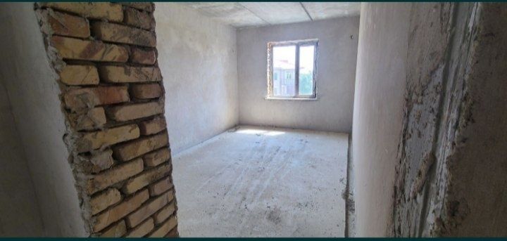 3 хонали 8 каватли лифтли домнинг 
3 каватида жойлашган квартира кароб