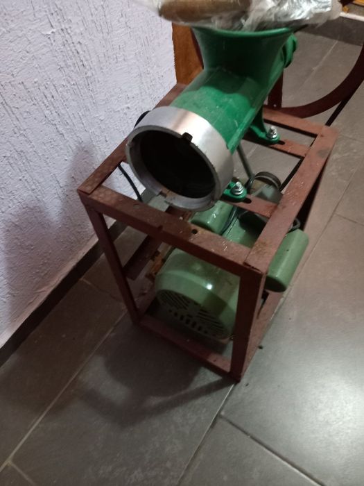 Електрическа месомелачка