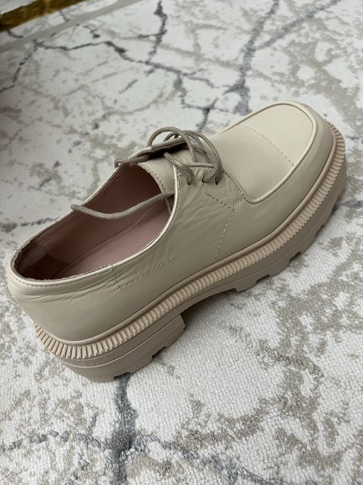 Продаю новую красивую и модныю обувь