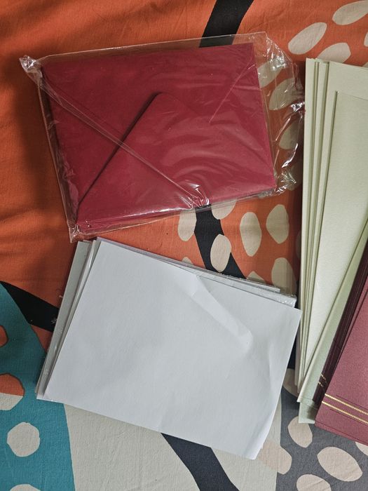 Vând diverse plicuri și decoratiuni