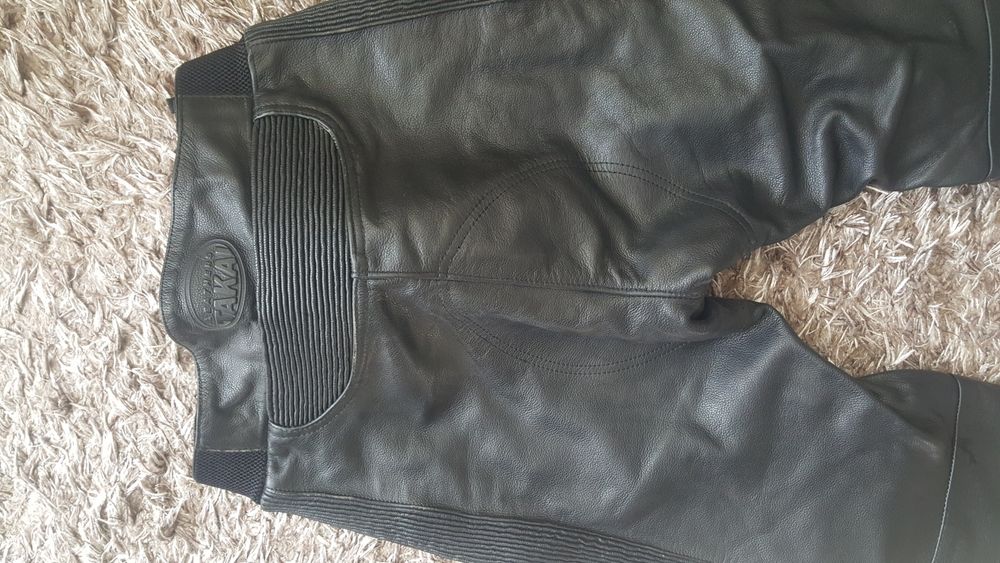 Pantaloni din piele de bovina