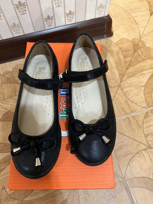 Продам туфли на девочку темно-синие НОВЫЕ!!!