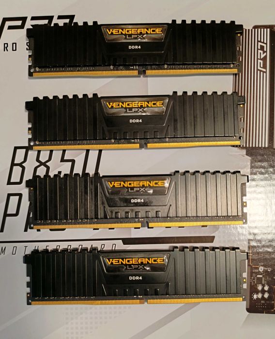 Памет Corsair VENGEANCE LPX 16GB (2x8GB) DDR4 3200MHz - Общо 32GB