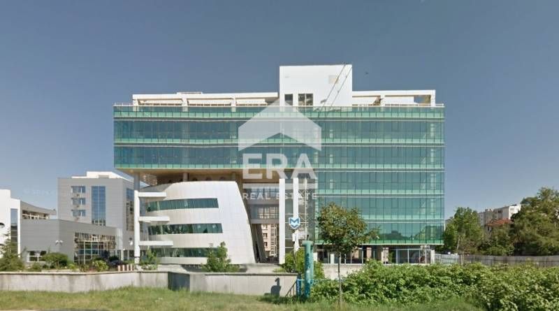 Офис помещение за продажба на оживен булевард до метростанция "Сливниц