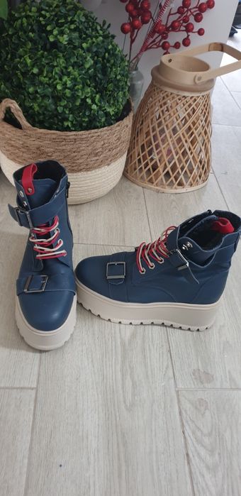 Ghete ca noi, nr 36, piele fina cu interior blana