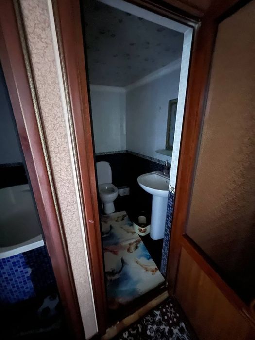 6-hammomda yul ustida
5-etaj lift bor 
3xona
Pol aftamat Kirmashina