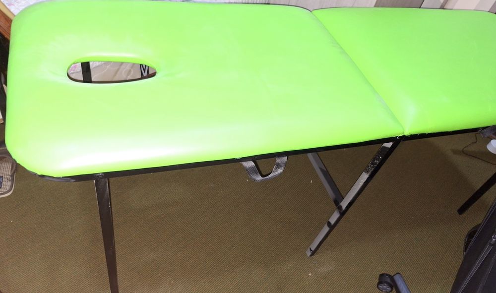 Massaj uchun kushetka yangi