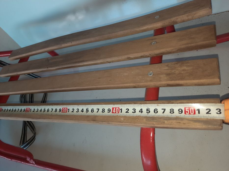 Детска метална шейна с дървена седалка