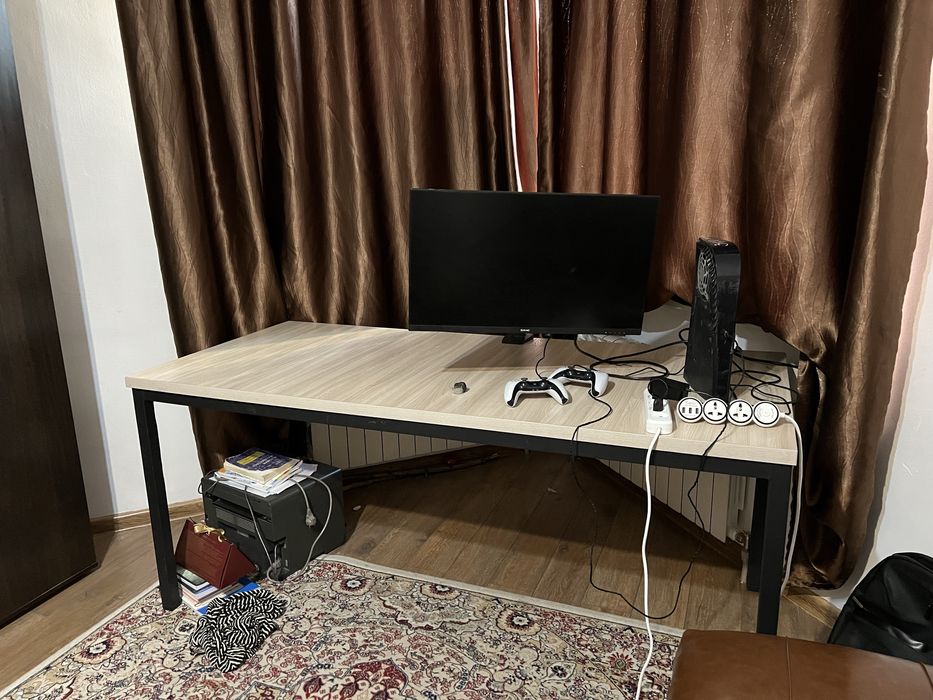 Продам гостинный стол срочно