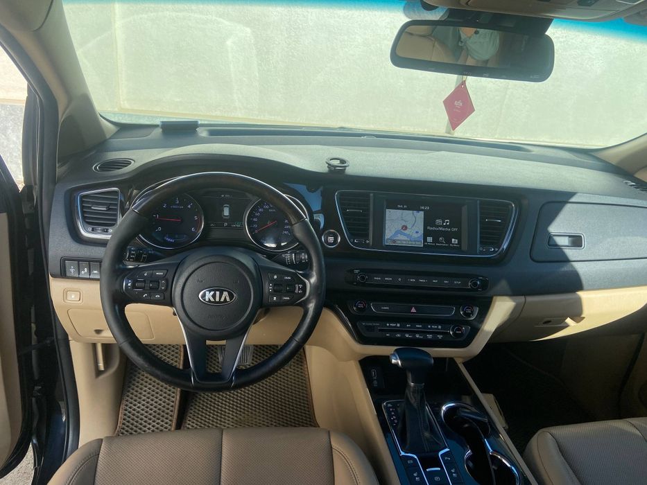 Киа карнивал сотилади