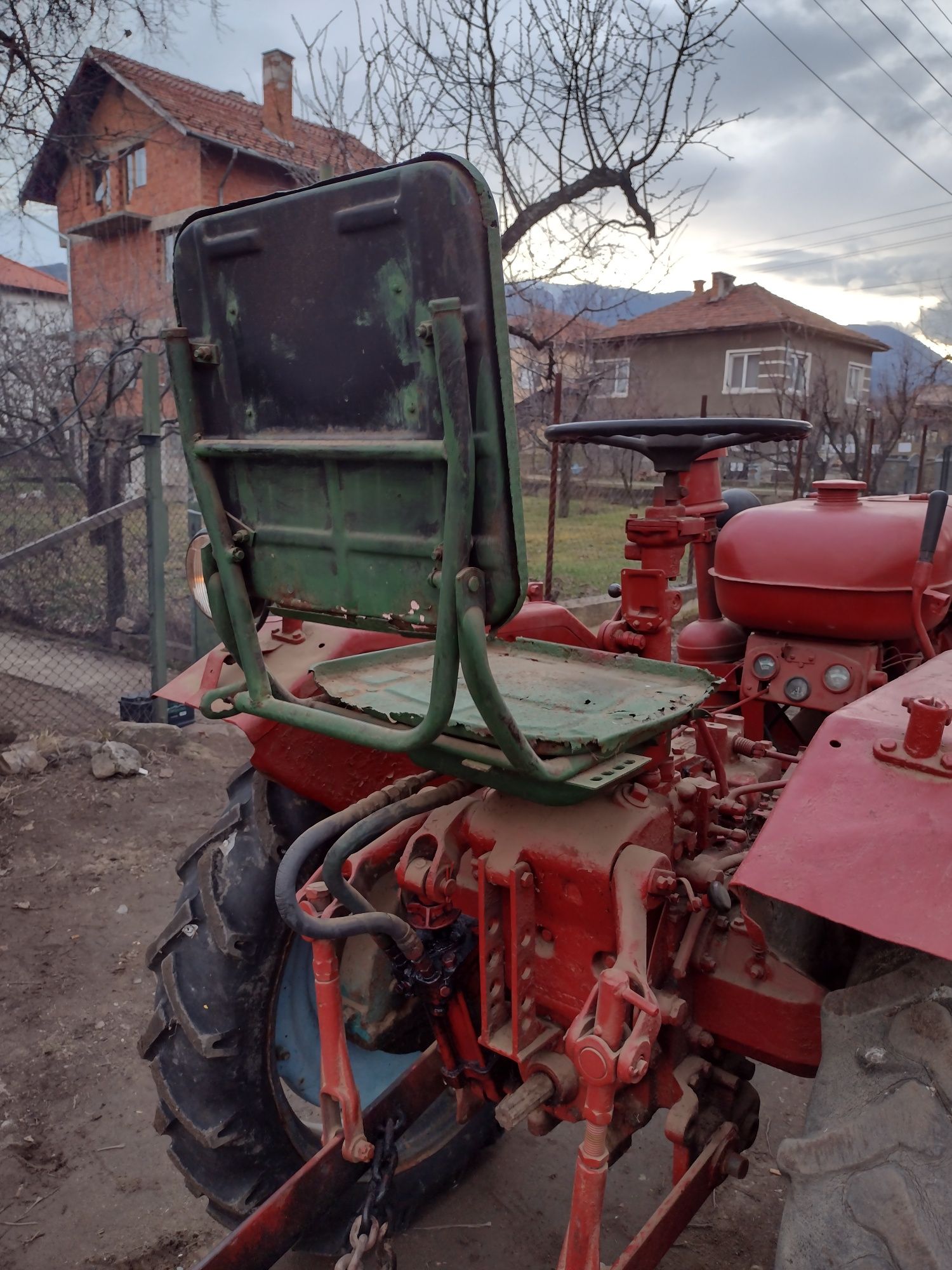 Продавам  трактор ДТ 20 на части