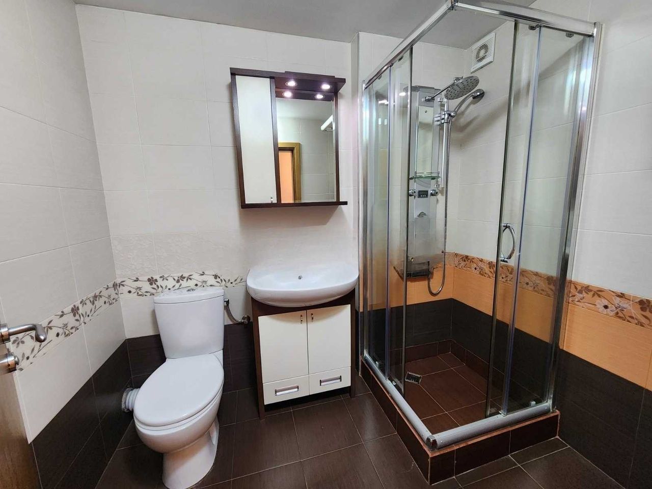 Дава се под наем Двустаен апартамент в София, Разсадника - 61 кв.м за 450 € - Снимка #2