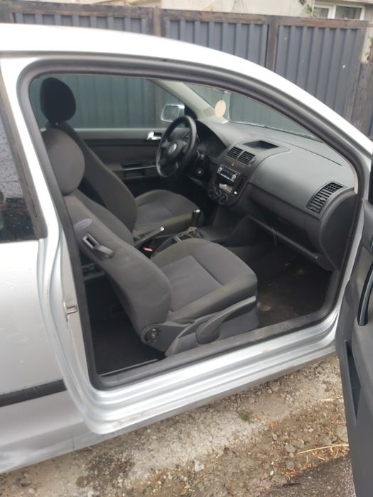Vand urgent Polo 2004 cu numere rosii