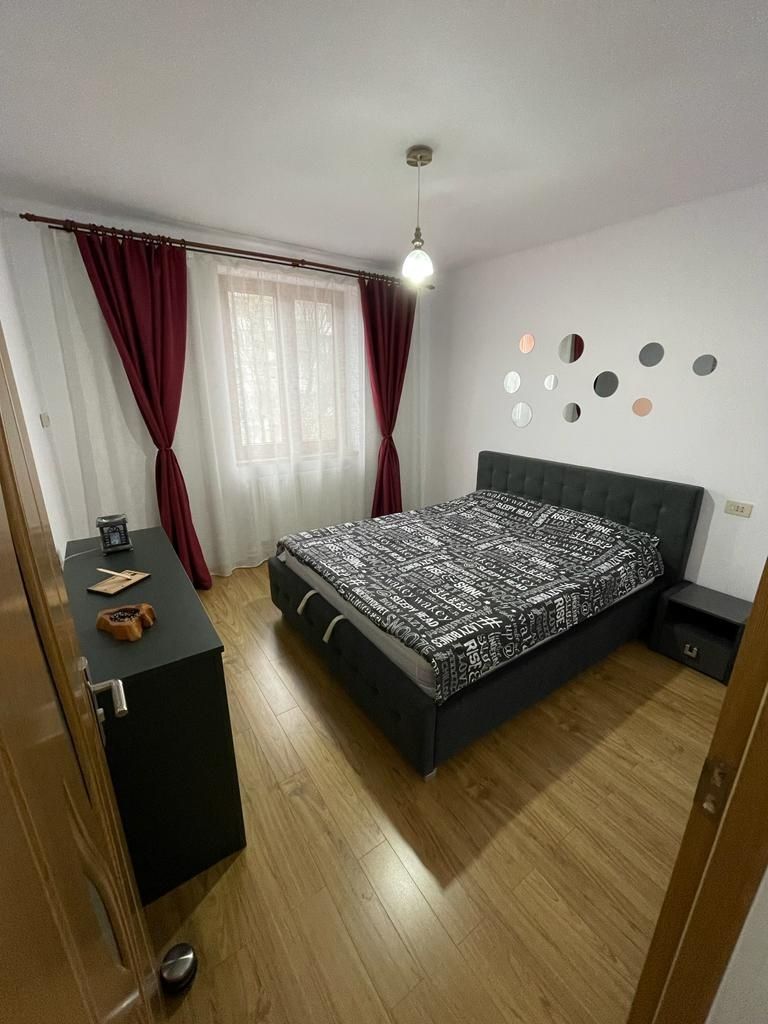 Apartament 2 camere, decomandat, zona Om