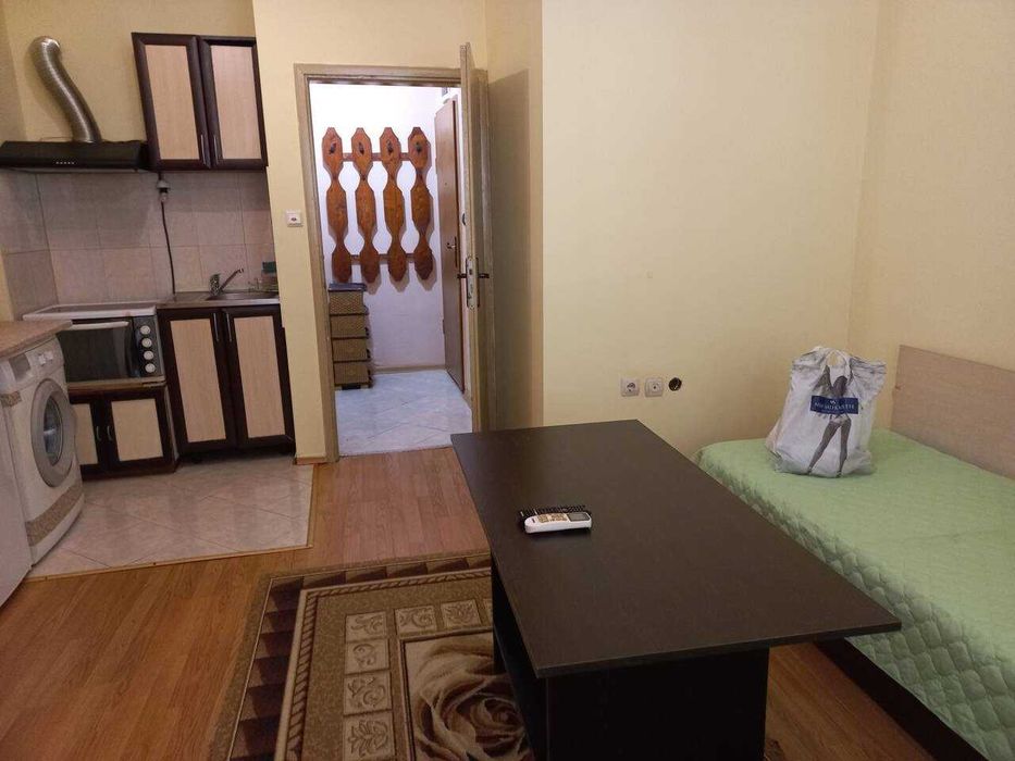 Дава се под наем Едностаен апартамент в Бургас, Център - 40 кв.м за 270.3 € - Снимка #2