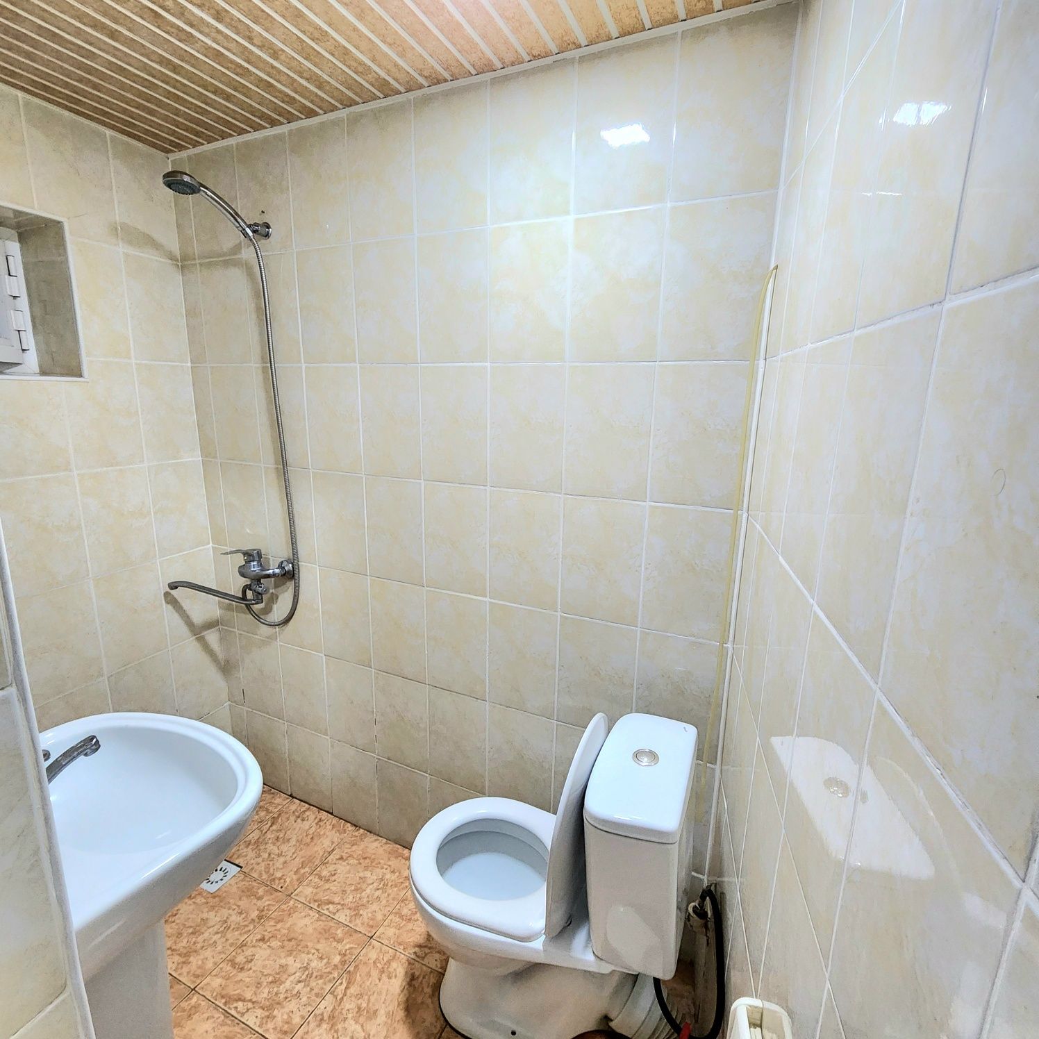 Dacha charvak bochkadan 2 km
