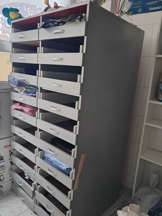 Vand mobiler cu sertare pentru pet shop