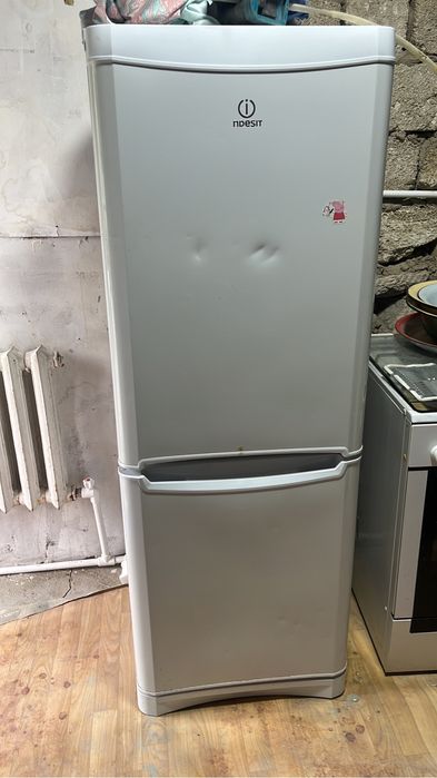 Холодильник Indesit