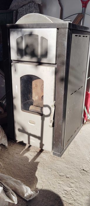 Пелетна камина Prity 13+4kw водна риза