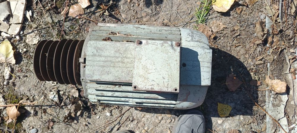 Vând motoare trifazice