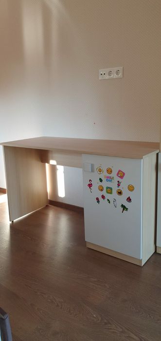 Birou copil + dulap cu ușa și rafturi