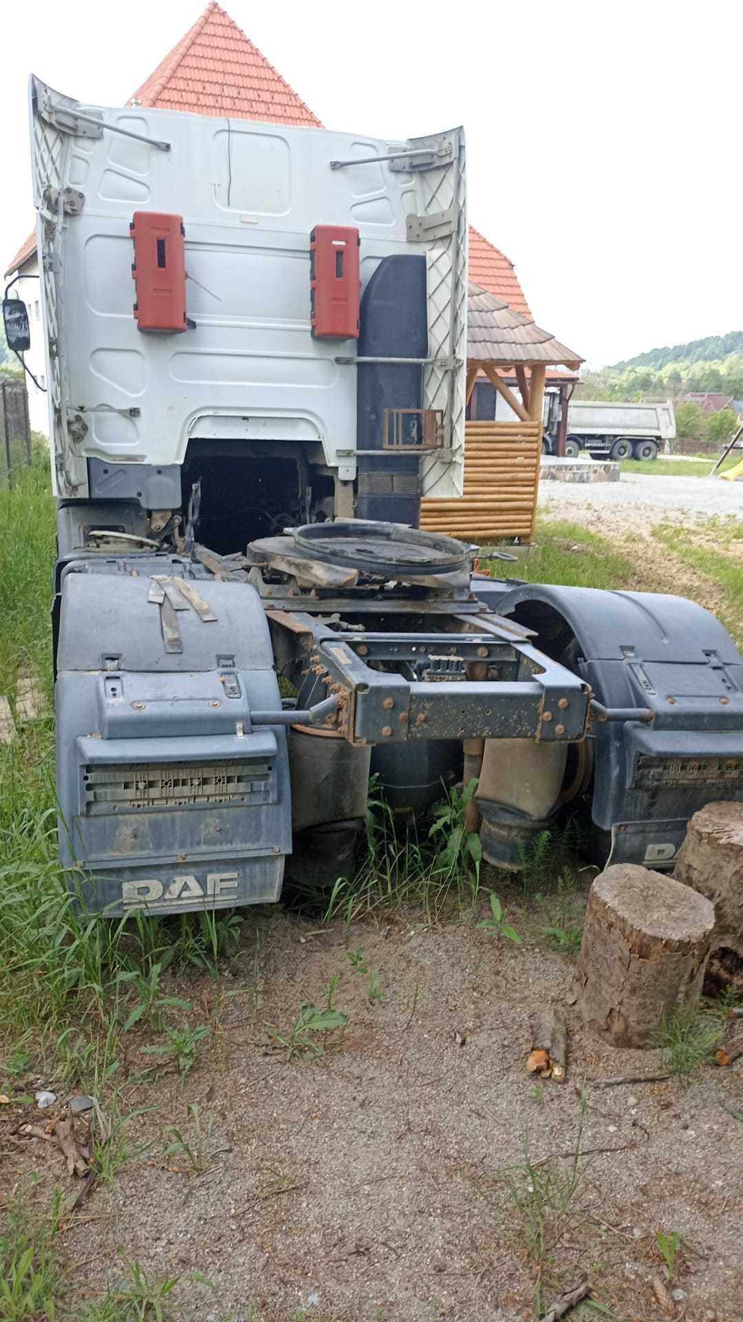 Vând cap tractor Renault, fără cutie de viteză și motor